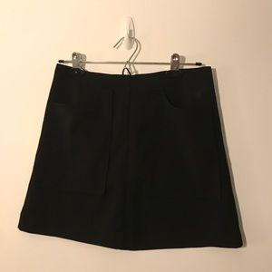 Black mini skirt with pockets - S
